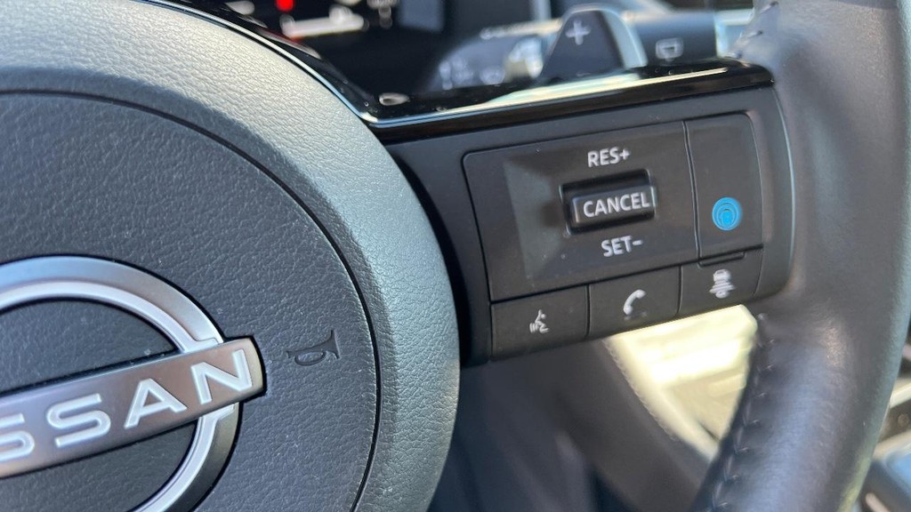 Nissan Rogue Vehicle Full-screen Gallery Image 30