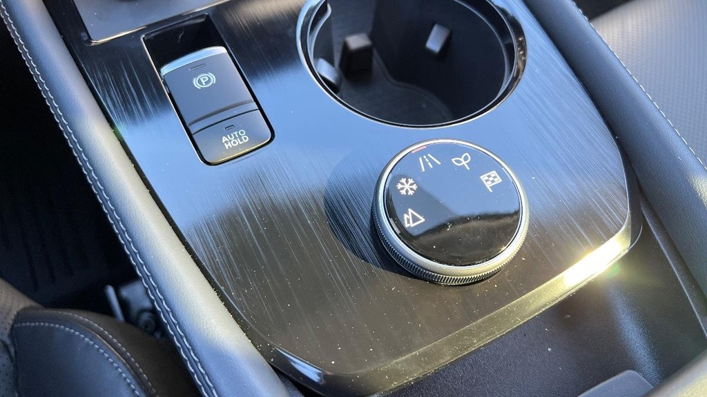 Nissan Rogue Vehicle Full-screen Gallery Image 33