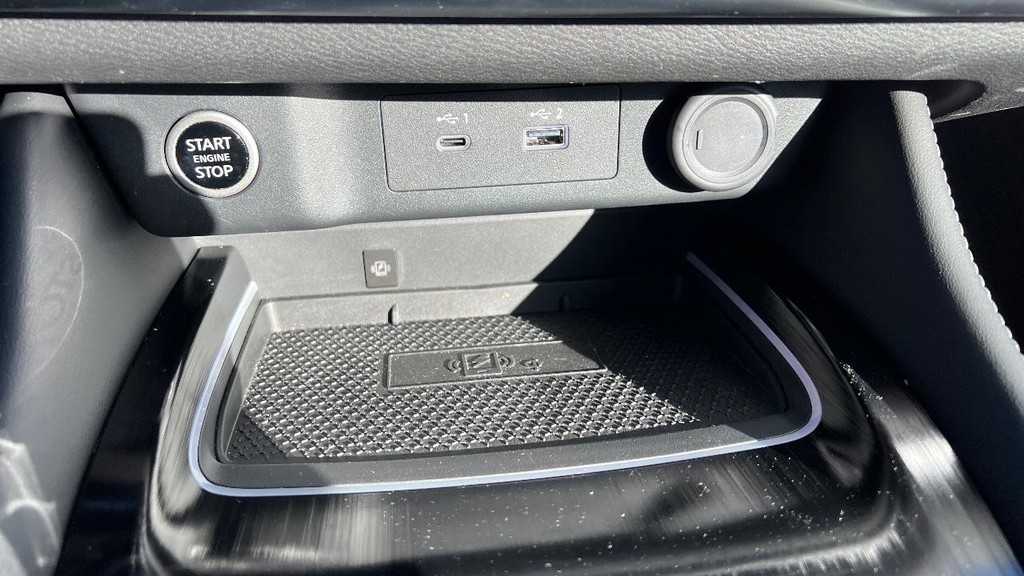 Nissan Rogue Vehicle Full-screen Gallery Image 34