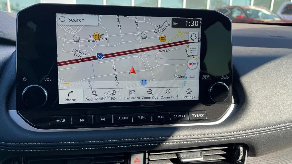 Nissan Rogue Vehicle Full-screen Gallery Image 37