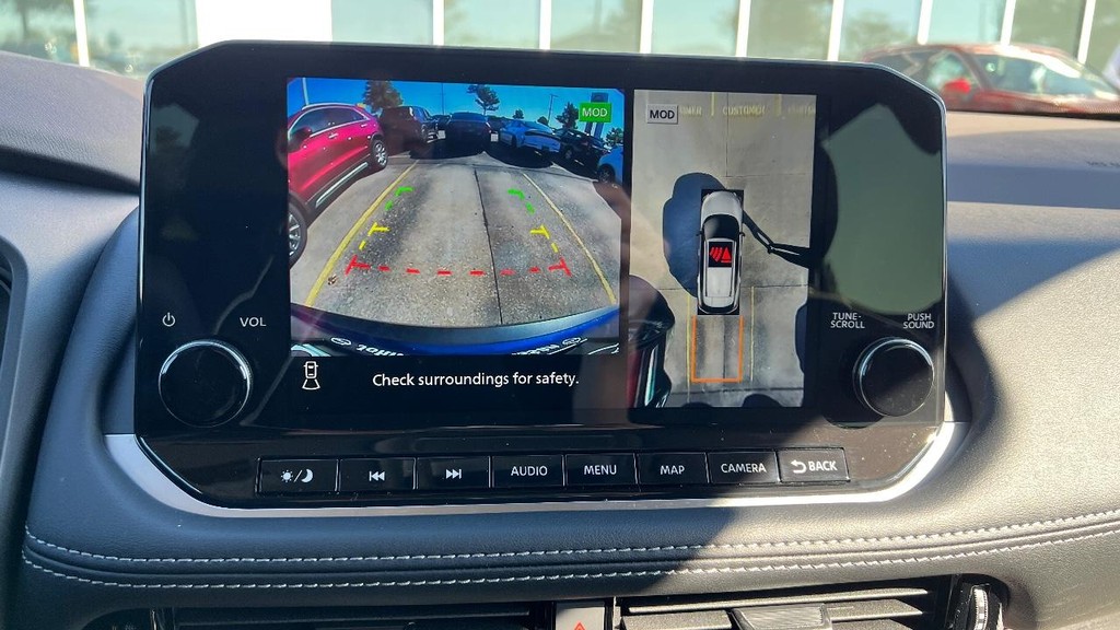 Nissan Rogue Vehicle Full-screen Gallery Image 38