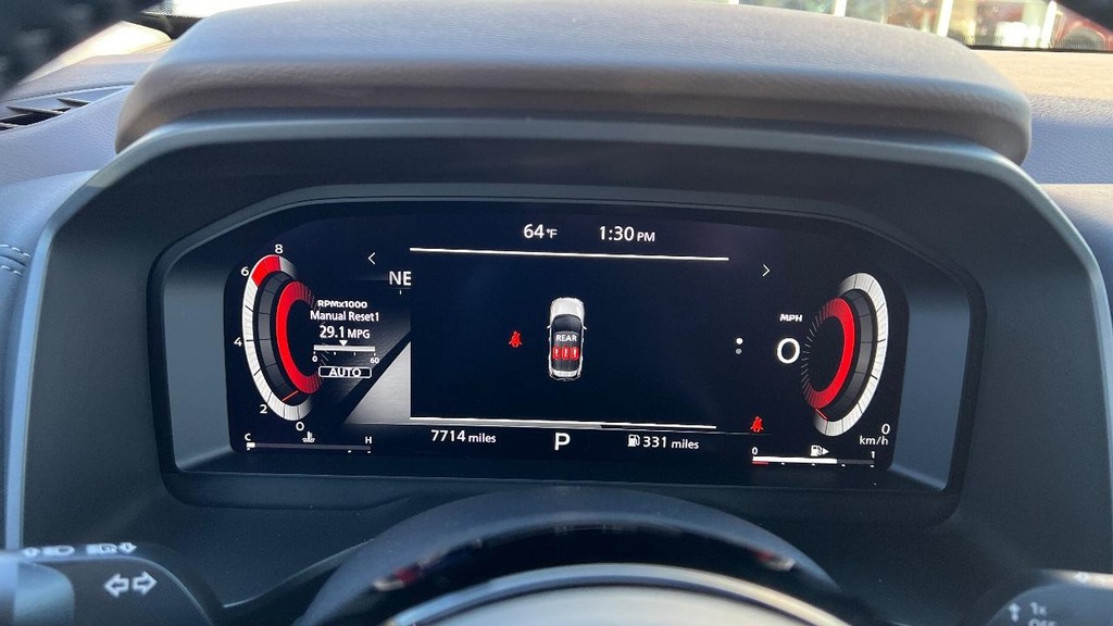 Nissan Rogue Vehicle Full-screen Gallery Image 39