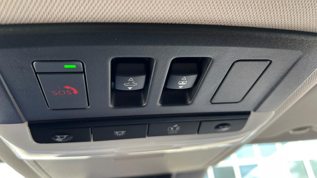 Nissan Rogue Vehicle Full-screen Gallery Image 43