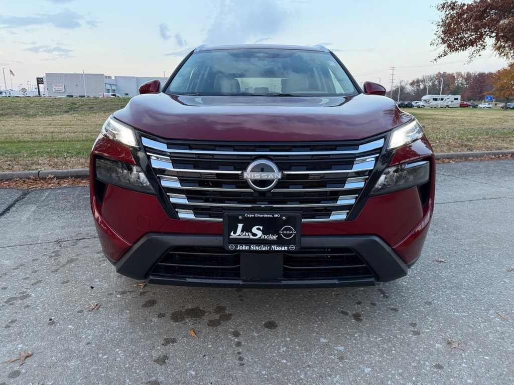 Nissan Rogue Vehicle Full-screen Gallery Image 02