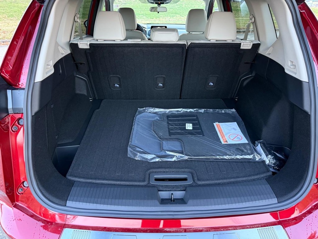 Nissan Rogue Vehicle Full-screen Gallery Image 06