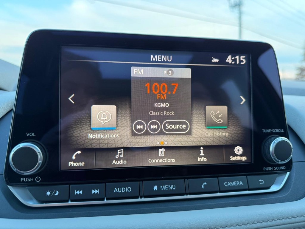 Nissan Rogue Vehicle Full-screen Gallery Image 23