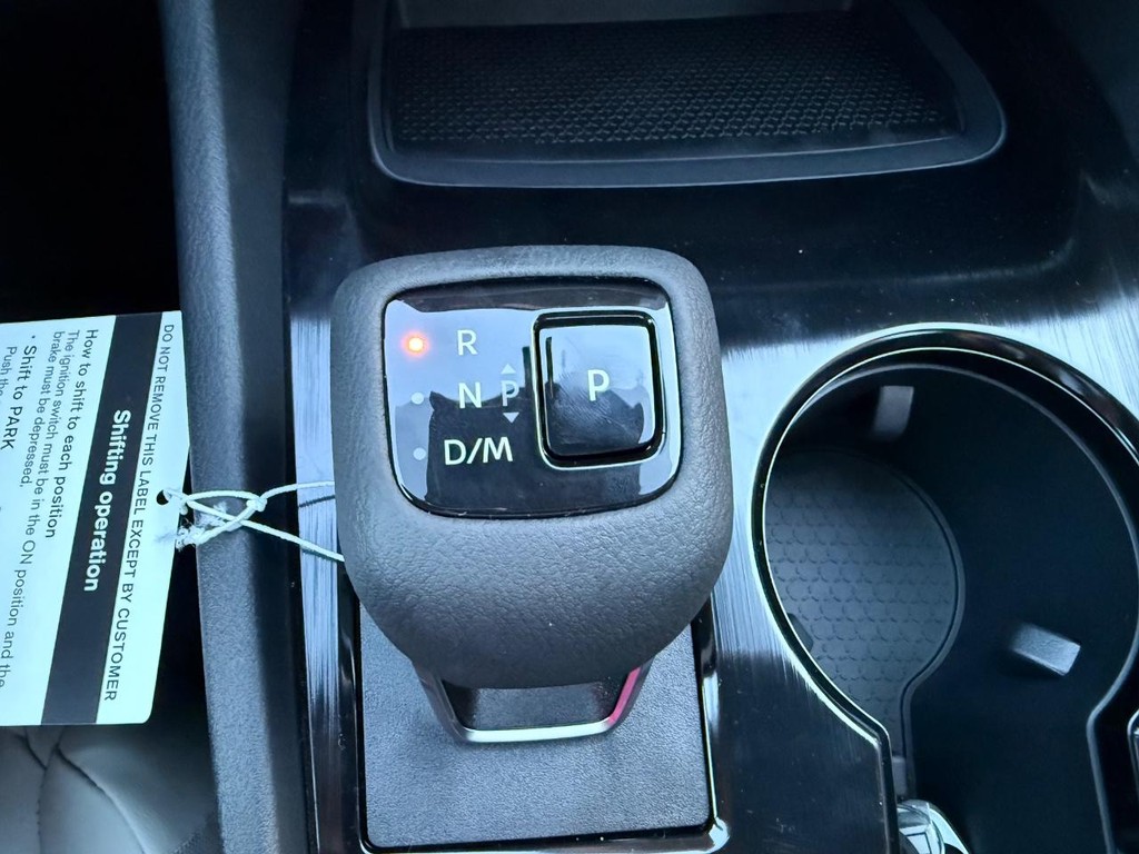 Nissan Rogue Vehicle Full-screen Gallery Image 28