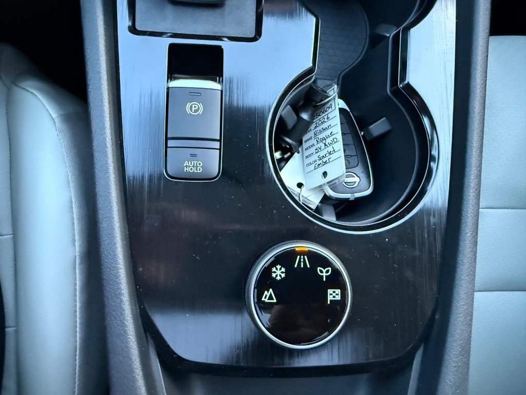 Nissan Rogue Vehicle Full-screen Gallery Image 29