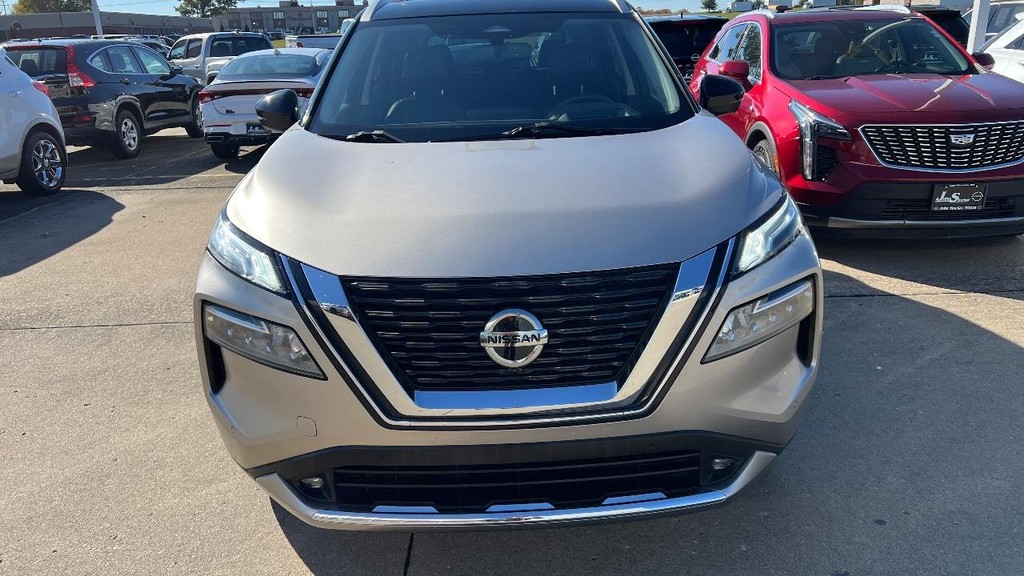 Nissan Rogue Vehicle Full-screen Gallery Image 03