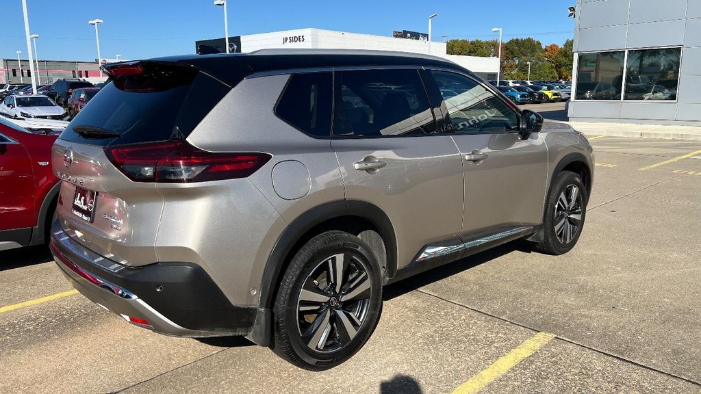 Nissan Rogue Vehicle Full-screen Gallery Image 10