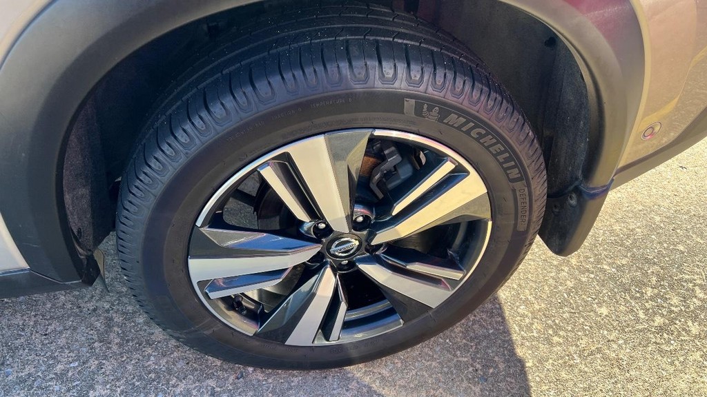 Nissan Rogue Vehicle Full-screen Gallery Image 12