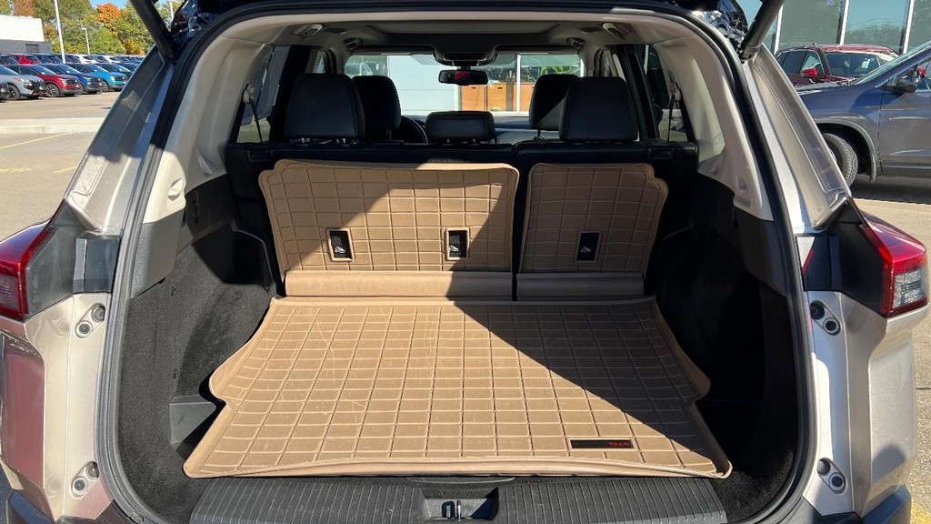 Nissan Rogue Vehicle Full-screen Gallery Image 18