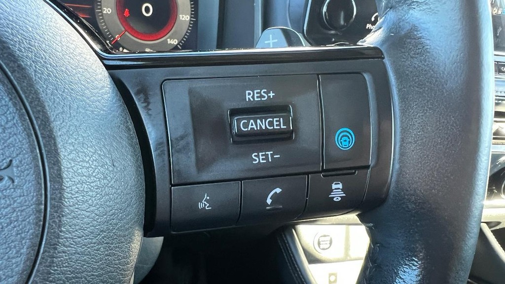 Nissan Rogue Vehicle Full-screen Gallery Image 26