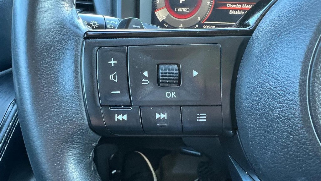 Nissan Rogue Vehicle Full-screen Gallery Image 27