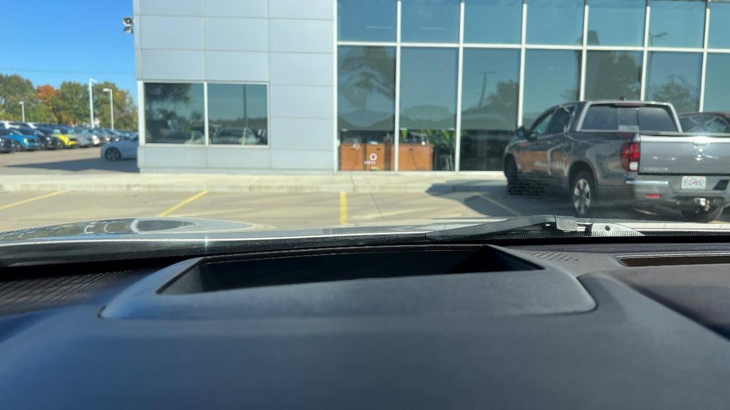 Nissan Rogue Vehicle Full-screen Gallery Image 29