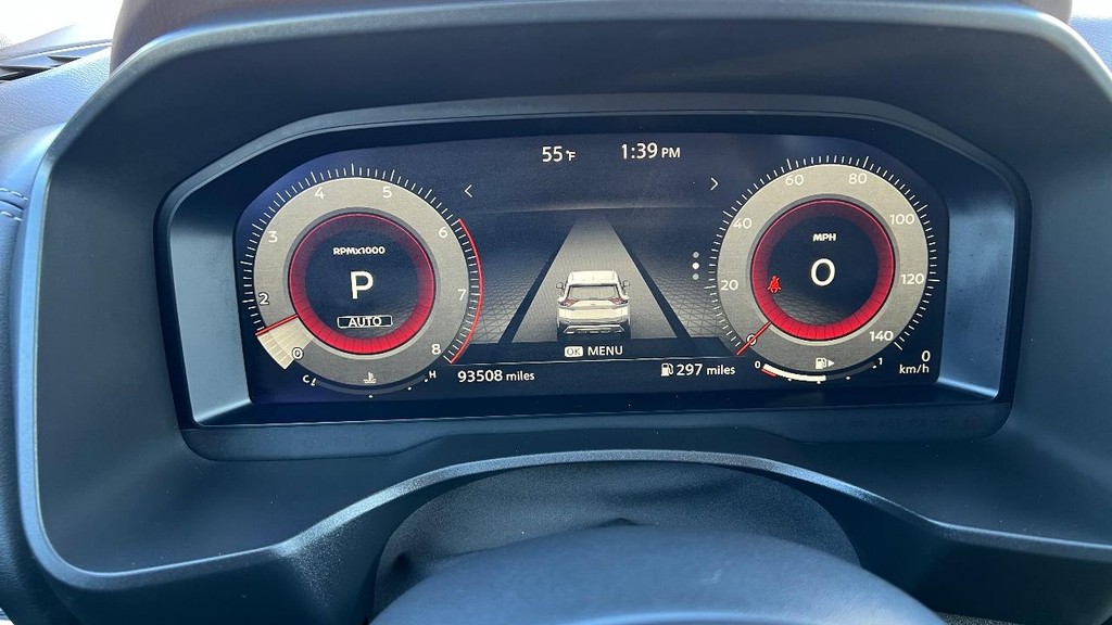 Nissan Rogue Vehicle Full-screen Gallery Image 30