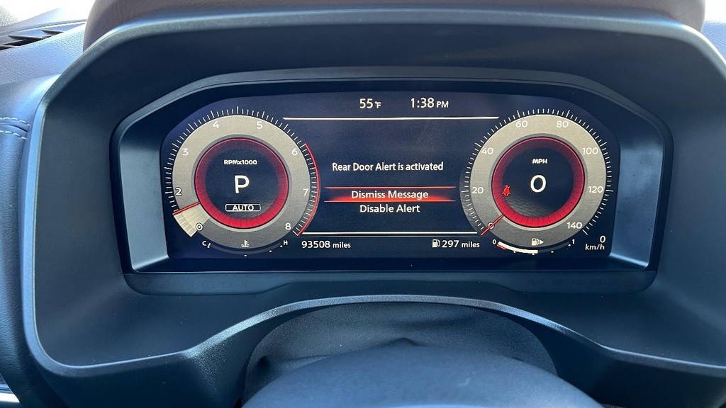 Nissan Rogue Vehicle Full-screen Gallery Image 31