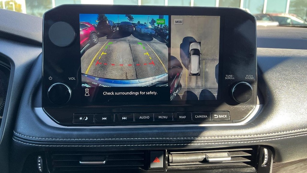 Nissan Rogue Vehicle Full-screen Gallery Image 33