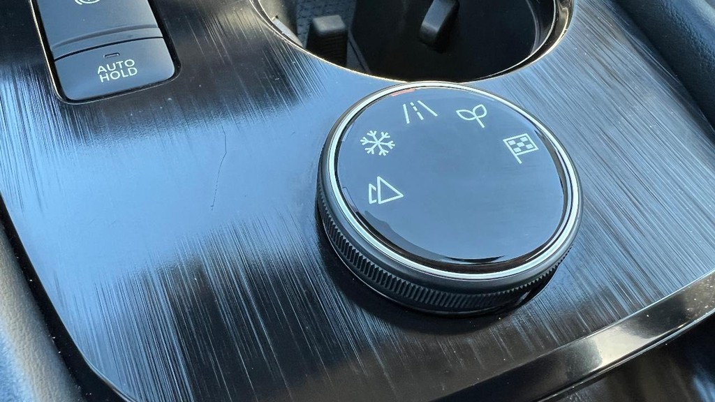 Nissan Rogue Vehicle Full-screen Gallery Image 35