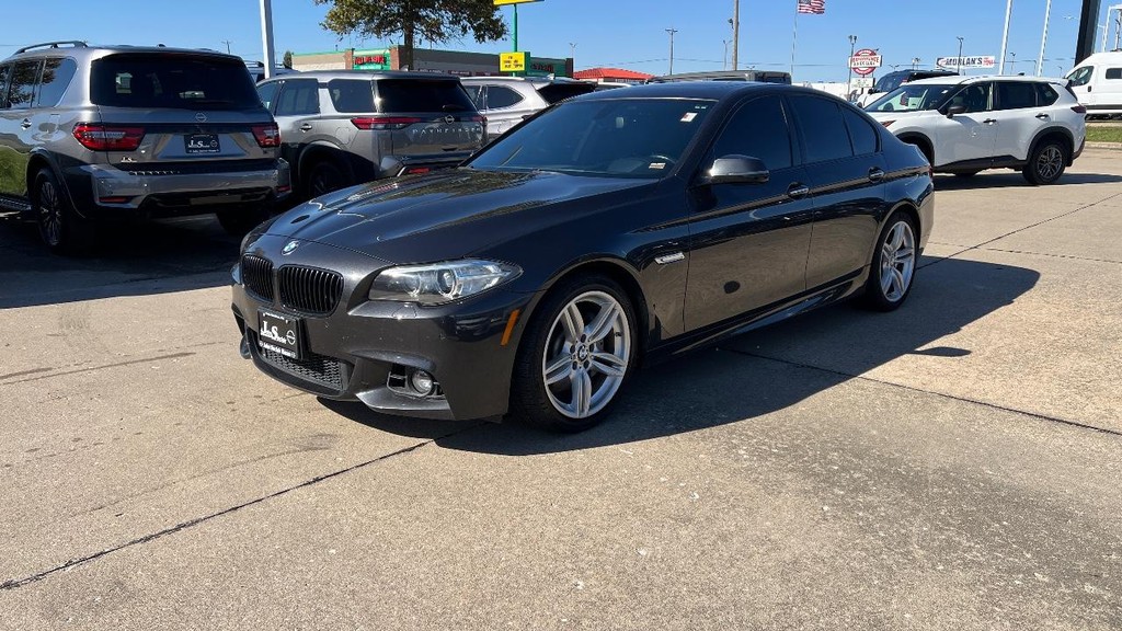 BMW 5 Series Vehicle Full-screen Gallery Image 04