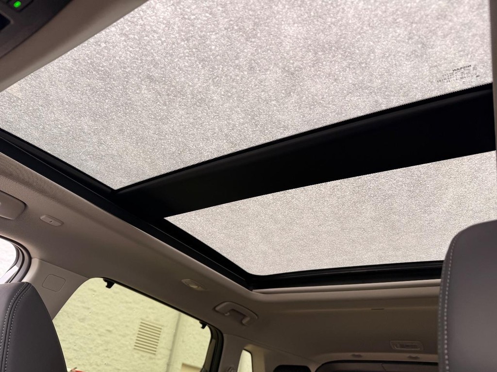 Nissan Rogue Vehicle Full-screen Gallery Image 04