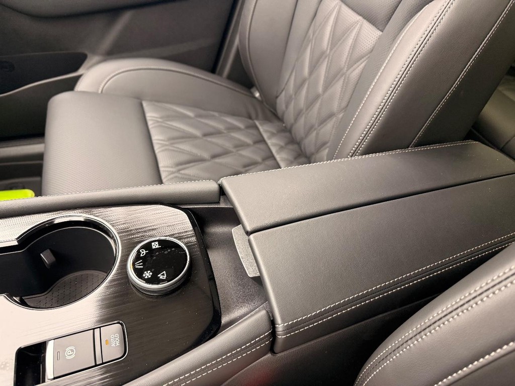 Nissan Rogue Vehicle Full-screen Gallery Image 05