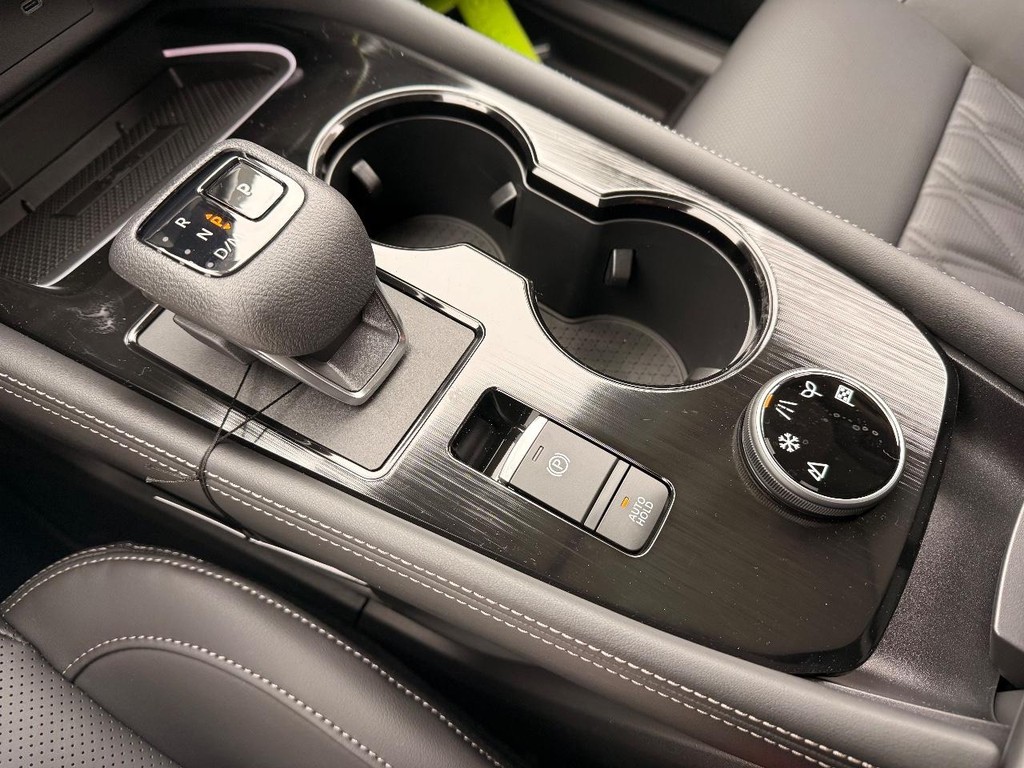 Nissan Rogue Vehicle Full-screen Gallery Image 07