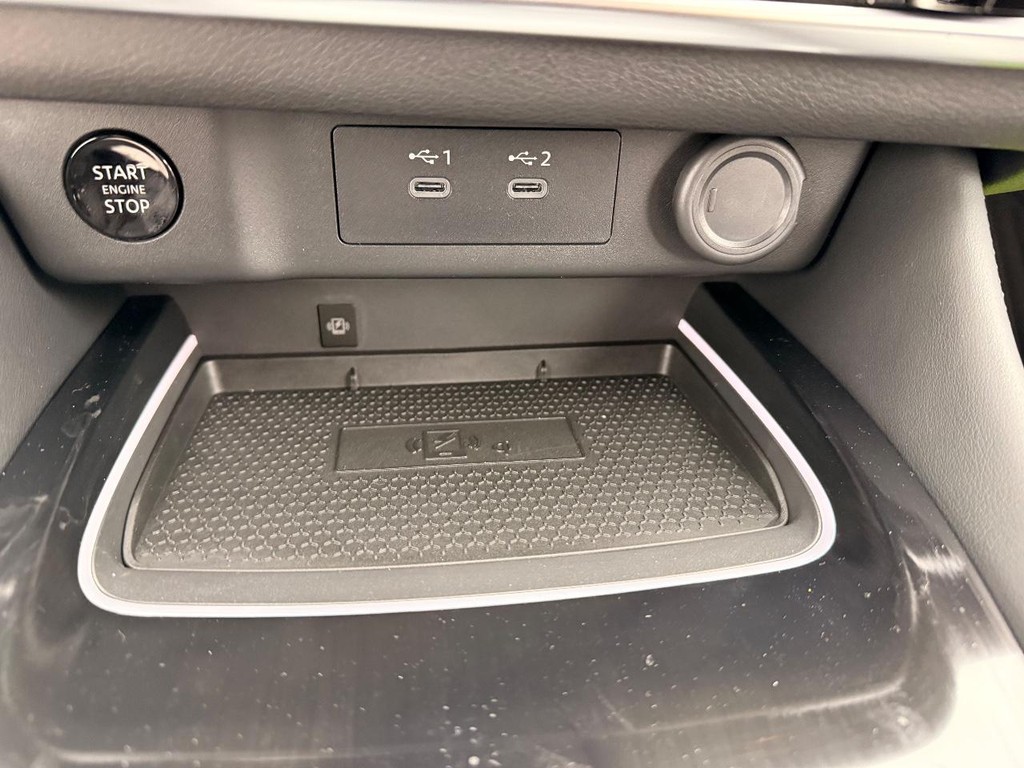 Nissan Rogue Vehicle Full-screen Gallery Image 10