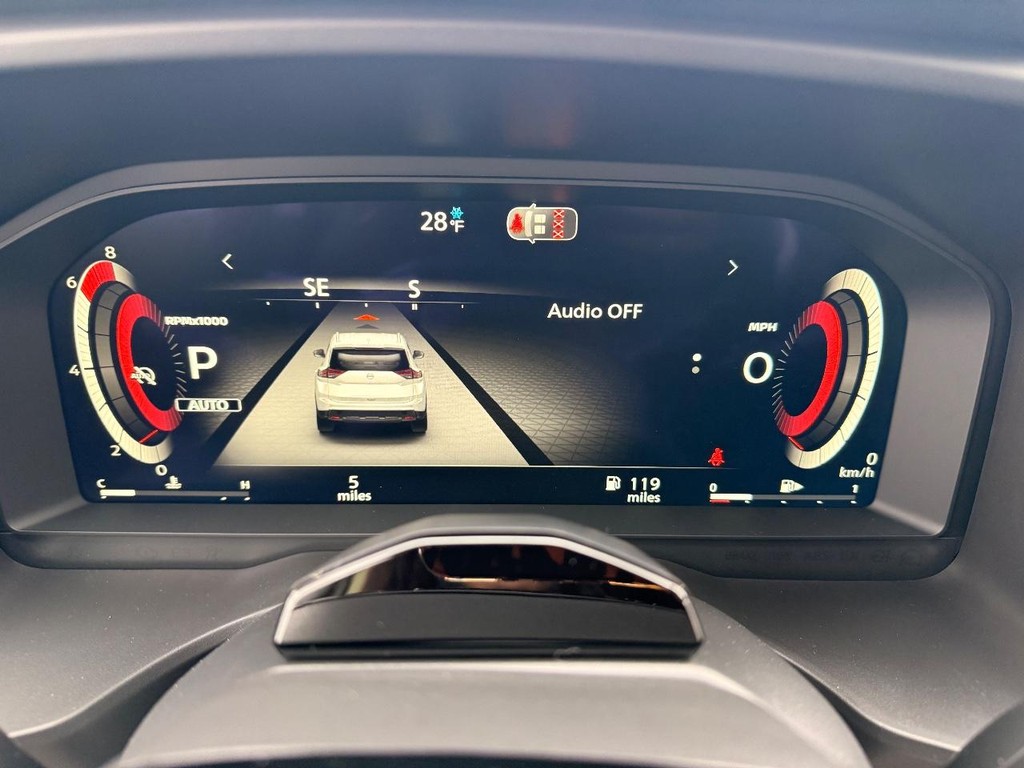 Nissan Rogue Vehicle Full-screen Gallery Image 13