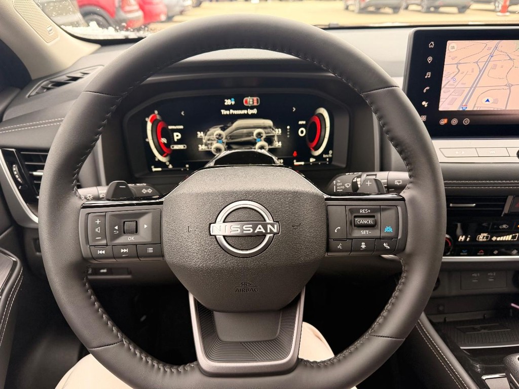 Nissan Rogue Vehicle Full-screen Gallery Image 14