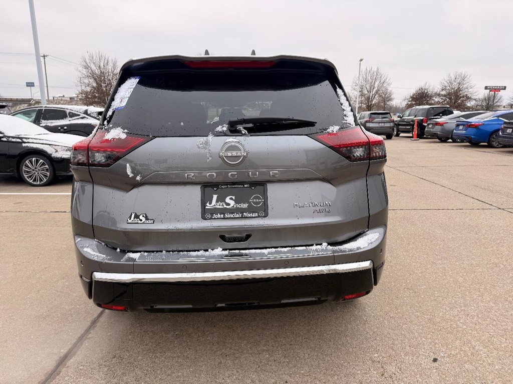 Nissan Rogue Vehicle Full-screen Gallery Image 26