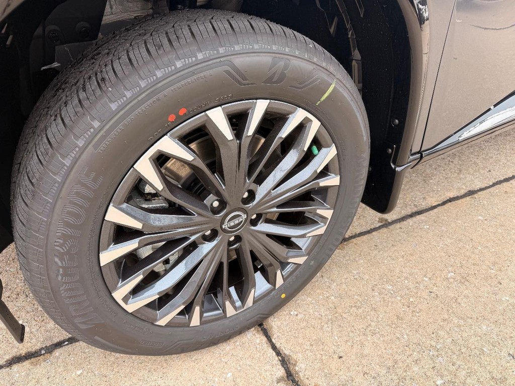 Nissan Rogue Vehicle Full-screen Gallery Image 29