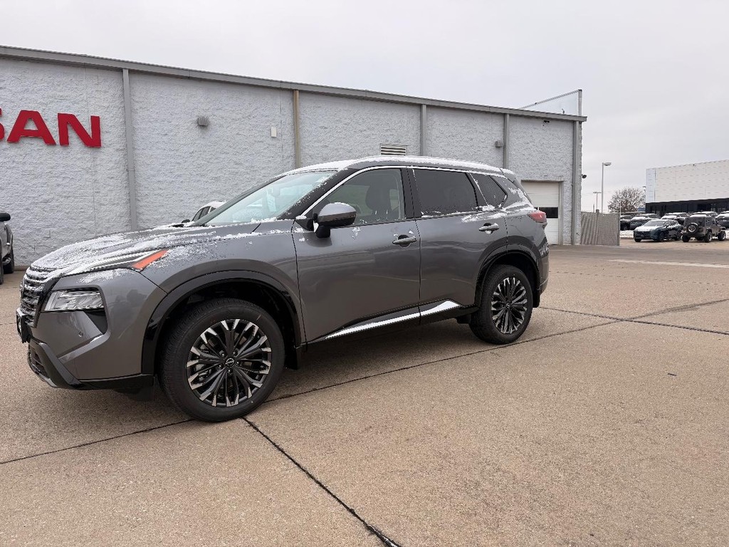 Nissan Rogue Vehicle Full-screen Gallery Image 31