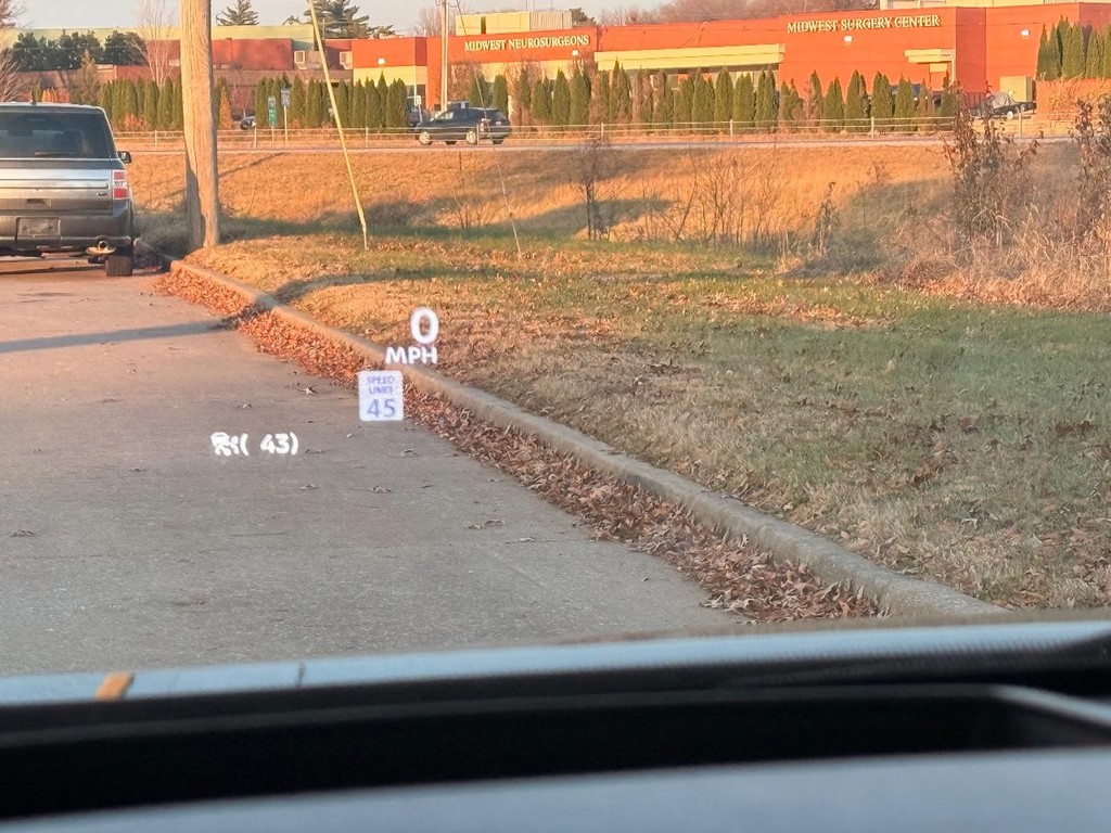 Nissan Rogue Vehicle Full-screen Gallery Image 02