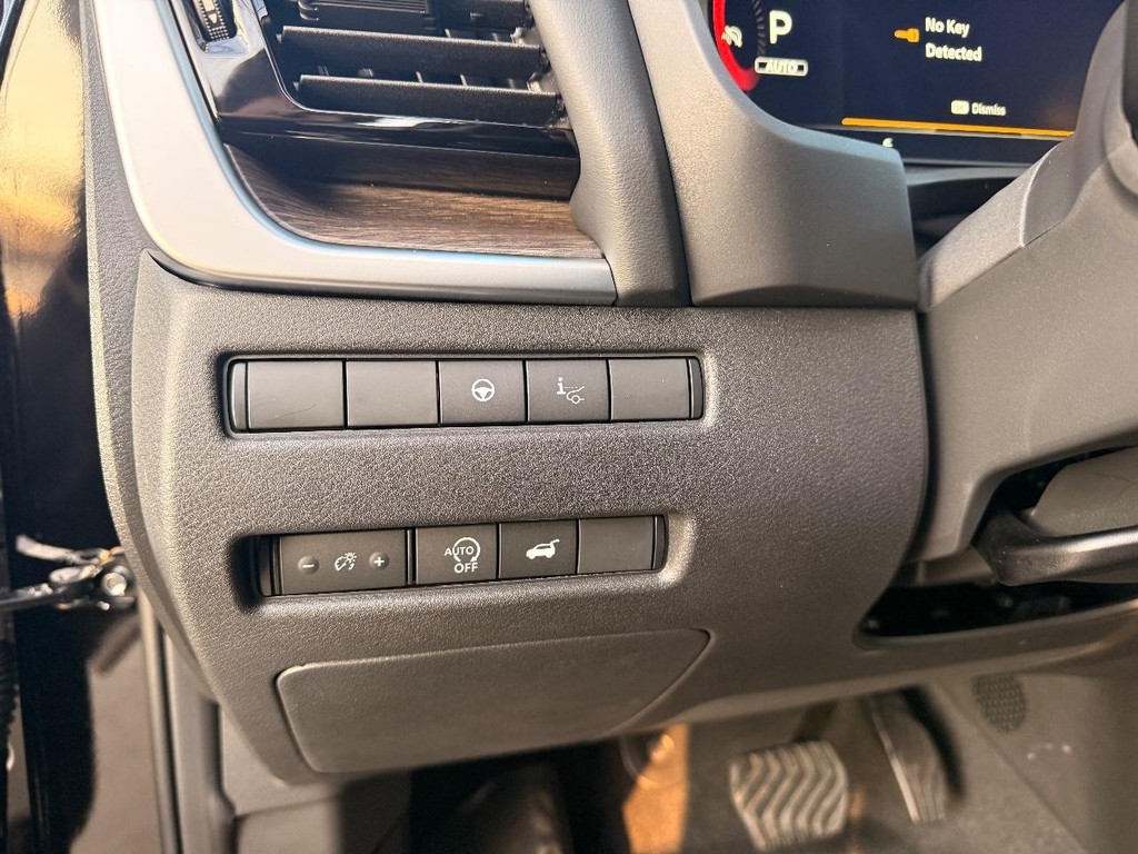 Nissan Rogue Vehicle Full-screen Gallery Image 14