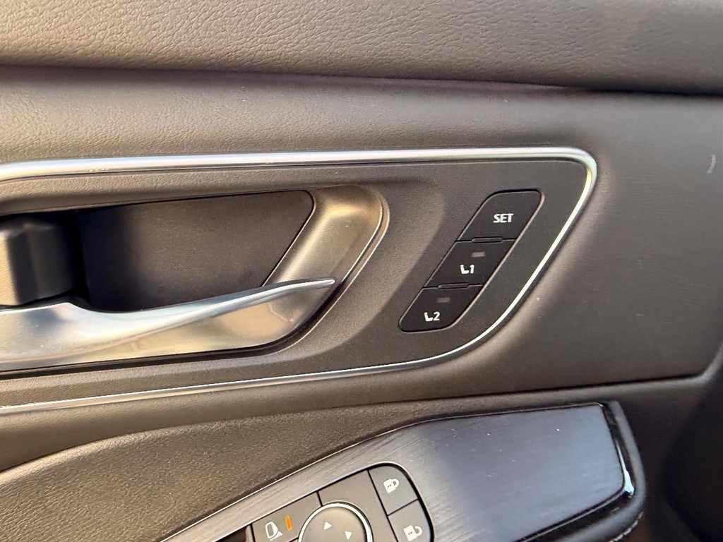 Nissan Rogue Vehicle Full-screen Gallery Image 16