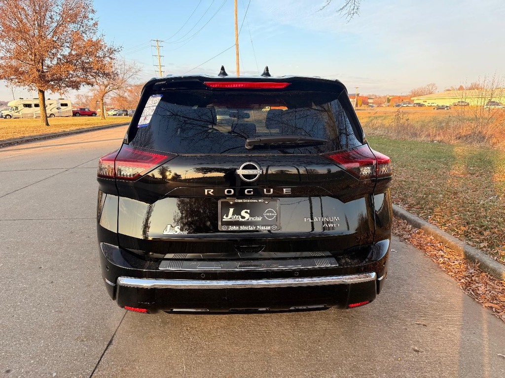 Nissan Rogue Vehicle Full-screen Gallery Image 24