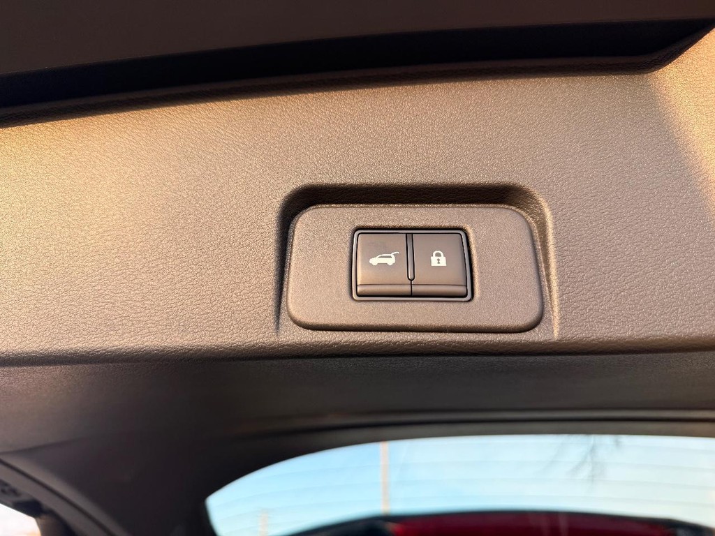 Nissan Rogue Vehicle Full-screen Gallery Image 25