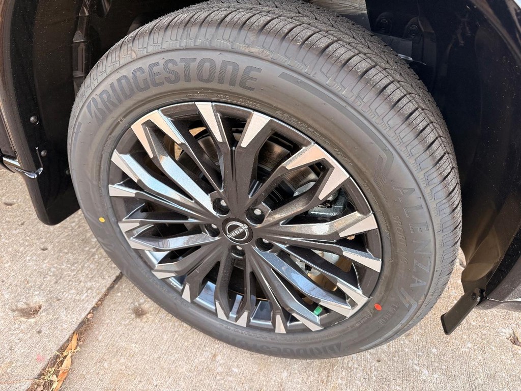 Nissan Rogue Vehicle Full-screen Gallery Image 27