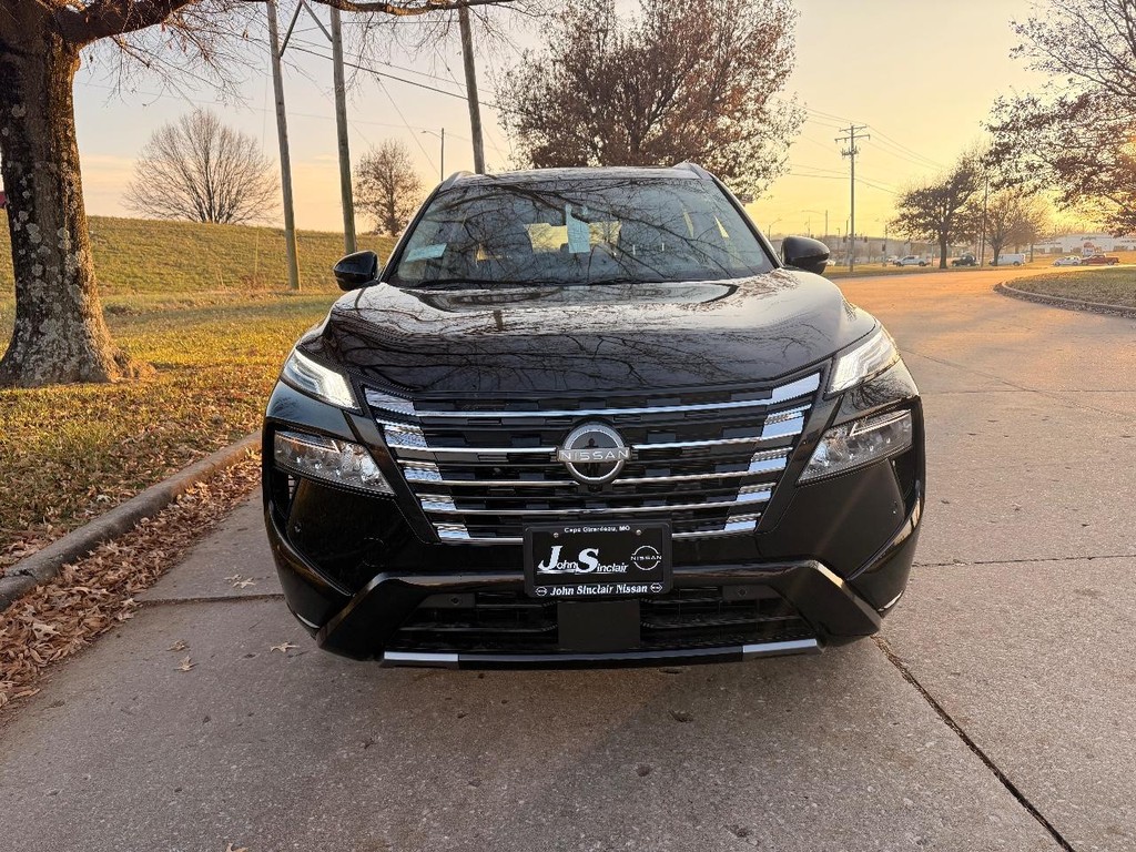 Nissan Rogue Vehicle Full-screen Gallery Image 28