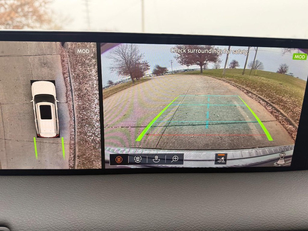 Nissan Armada Vehicle Full-screen Gallery Image 02