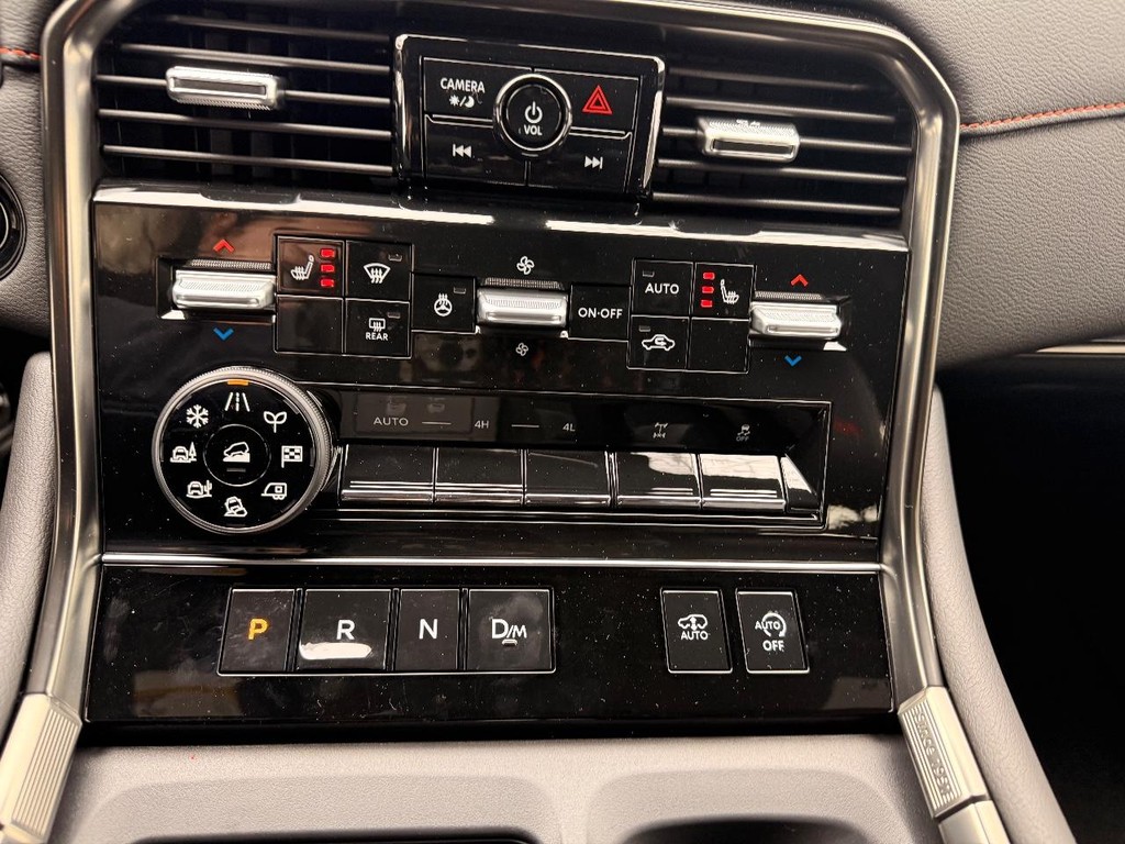 Nissan Armada Vehicle Full-screen Gallery Image 17