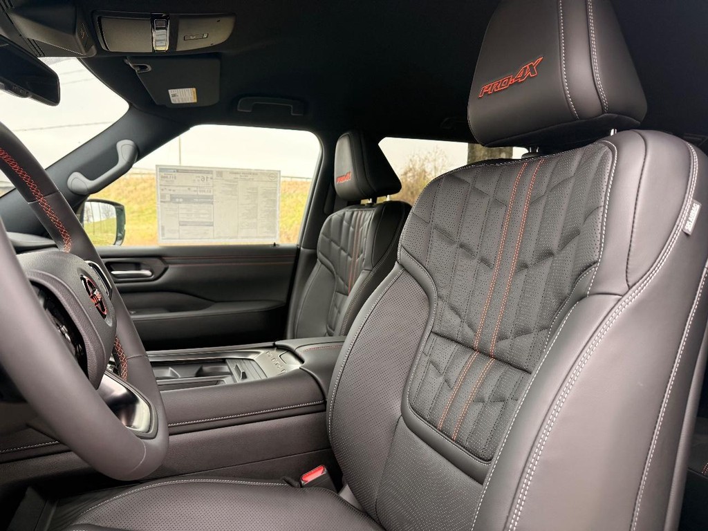 Nissan Armada Vehicle Full-screen Gallery Image 20