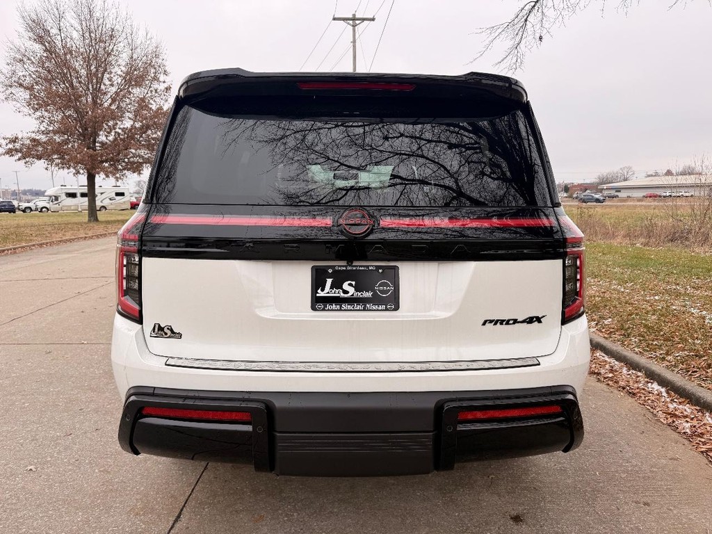 Nissan Armada Vehicle Full-screen Gallery Image 34