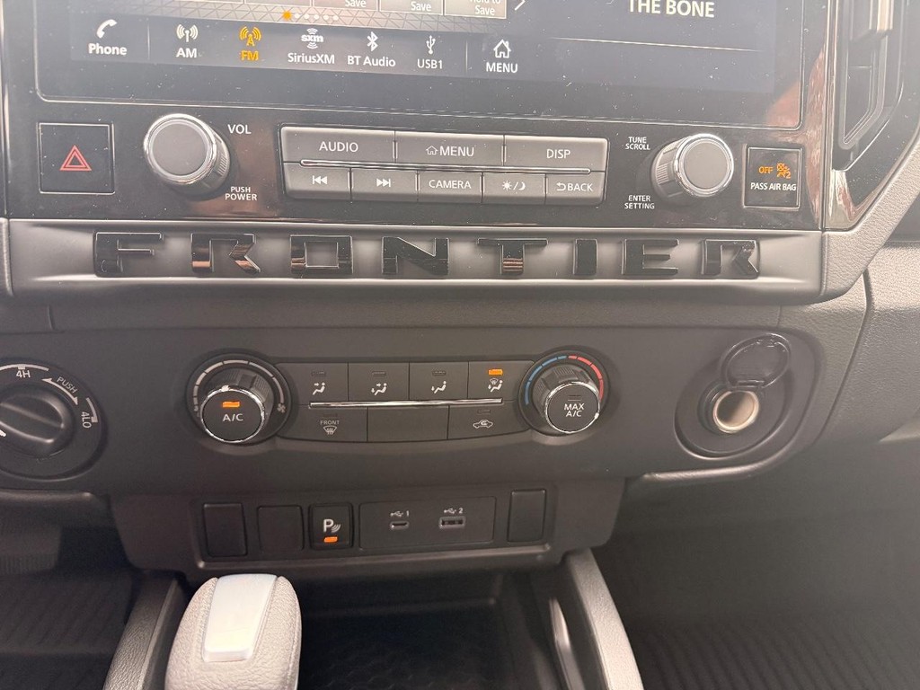 Nissan Frontier Vehicle Full-screen Gallery Image 10