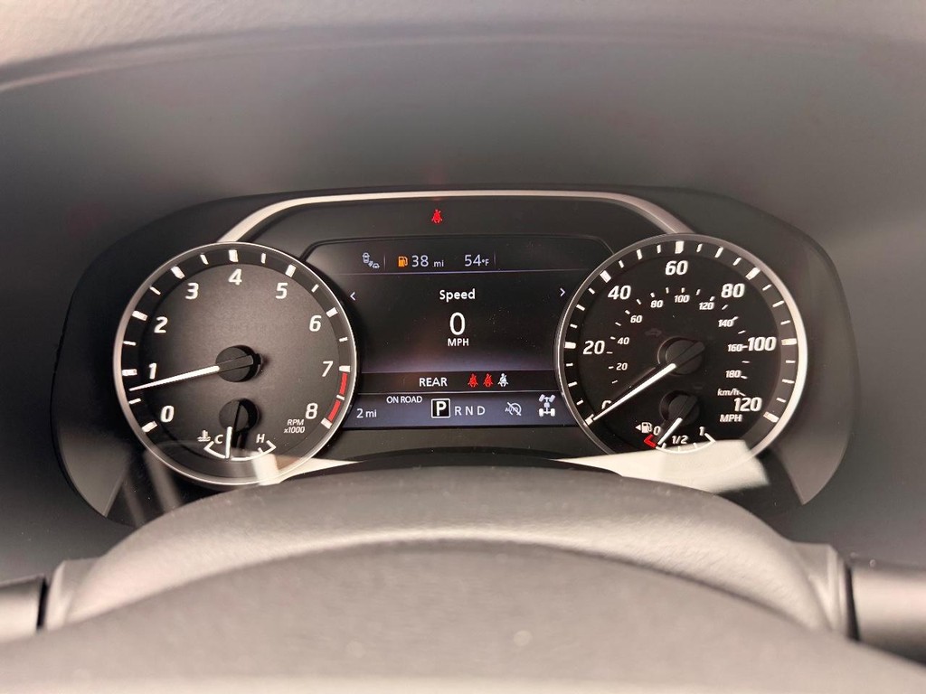 Nissan Frontier Vehicle Full-screen Gallery Image 12