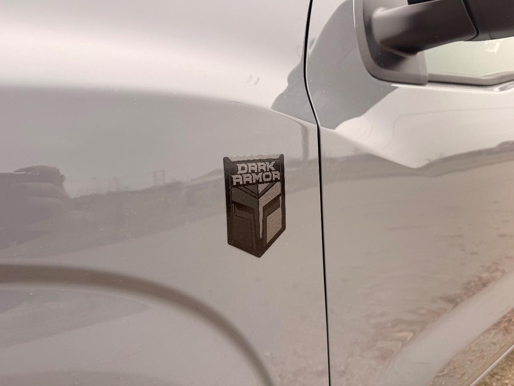 Nissan Frontier Vehicle Full-screen Gallery Image 23