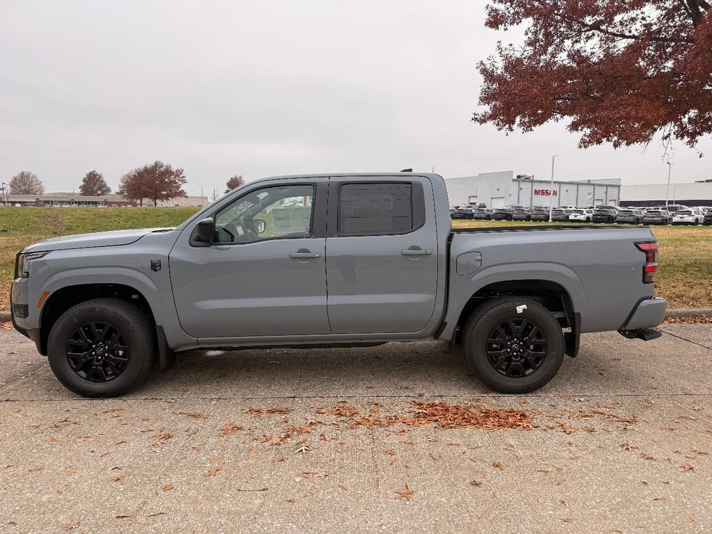 Nissan Frontier Vehicle Full-screen Gallery Image 26