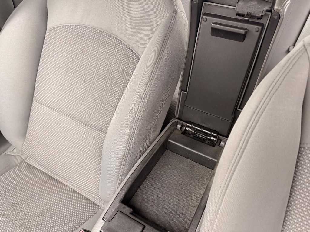 Chevrolet Malibu Vehicle Full-screen Gallery Image 02