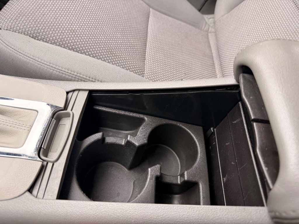 Chevrolet Malibu Vehicle Full-screen Gallery Image 03